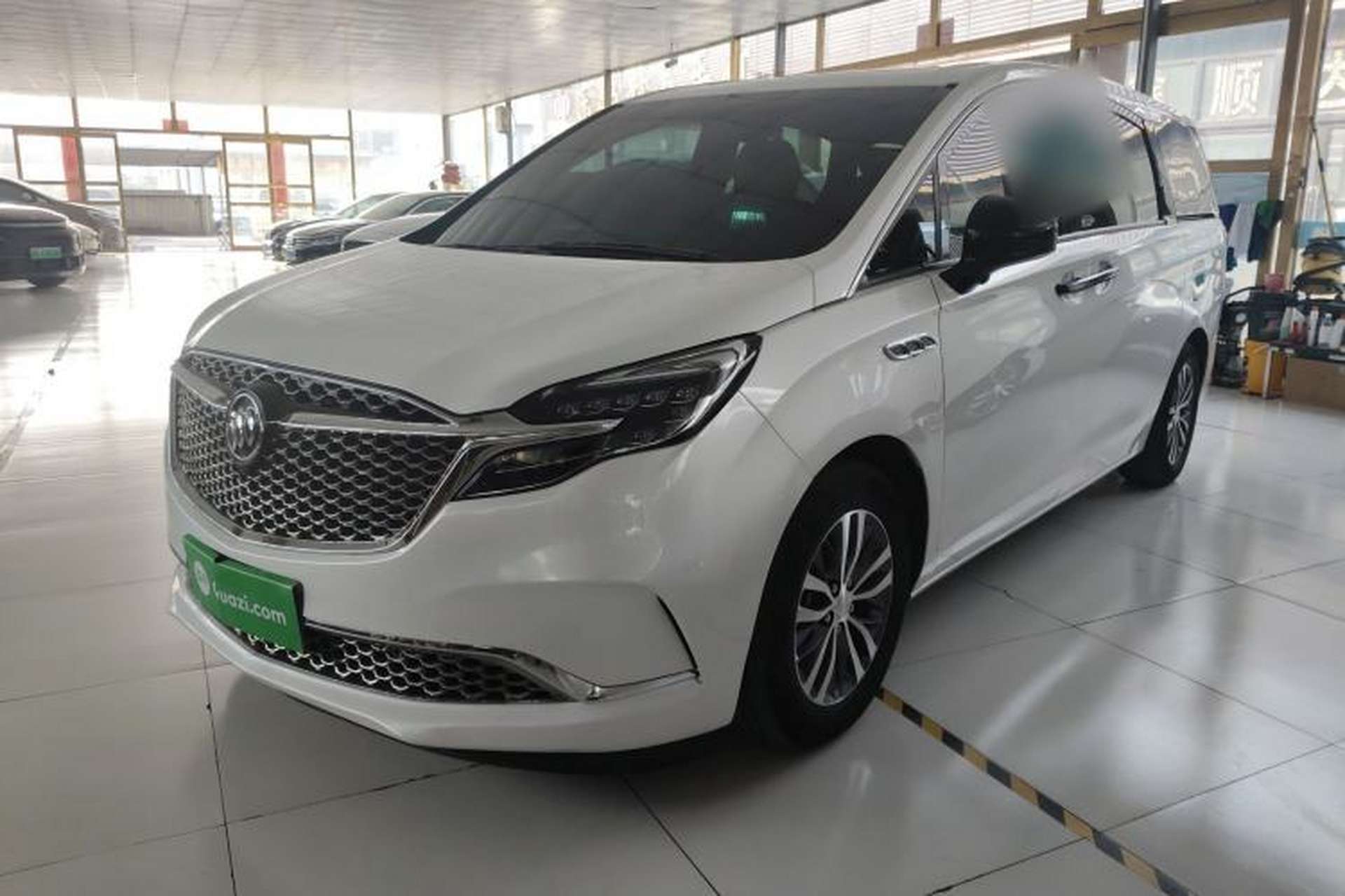 Used Buick GL8 2022 ES Landtrek 653T Comfort Edition Front Left 45 Deg