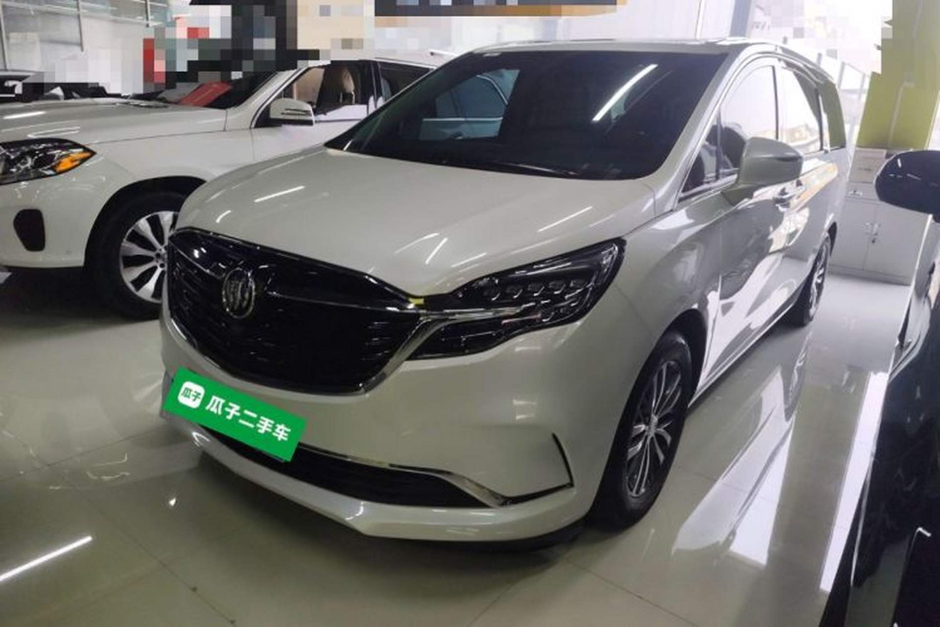 Used Buick GL8 2022 ES Landtrek 653T Comfort Edition Front Left 45 Deg