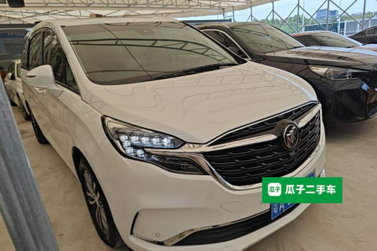 Used Buick GL8 2022 ES Landtrek 653T Luxury Edition Front Right 45 Deg