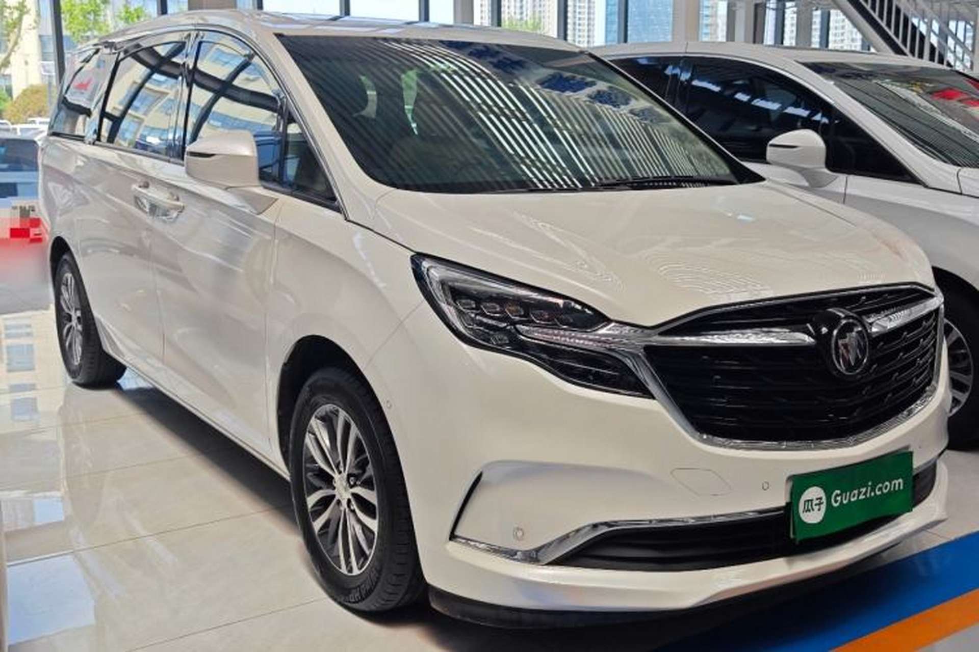 Used Buick GL8 2022 ES Landtrek 653T Luxury Edition Front Right 45 Deg