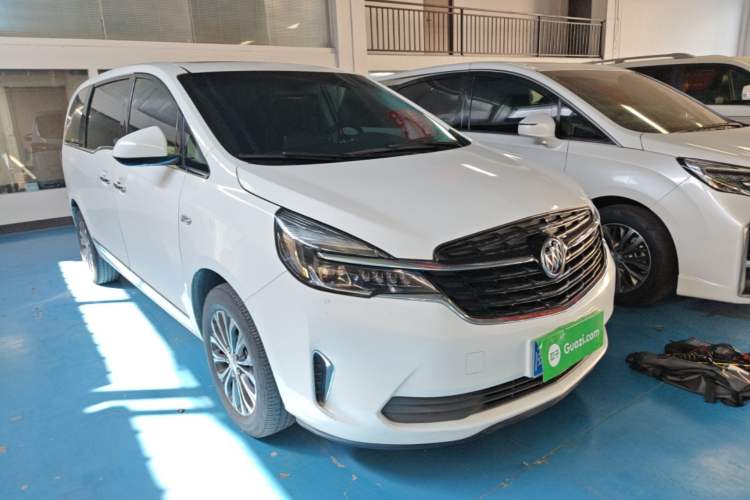 Used Buick GL8 2022 Land Business Class 652T Luxury Model Front Right 45 Deg