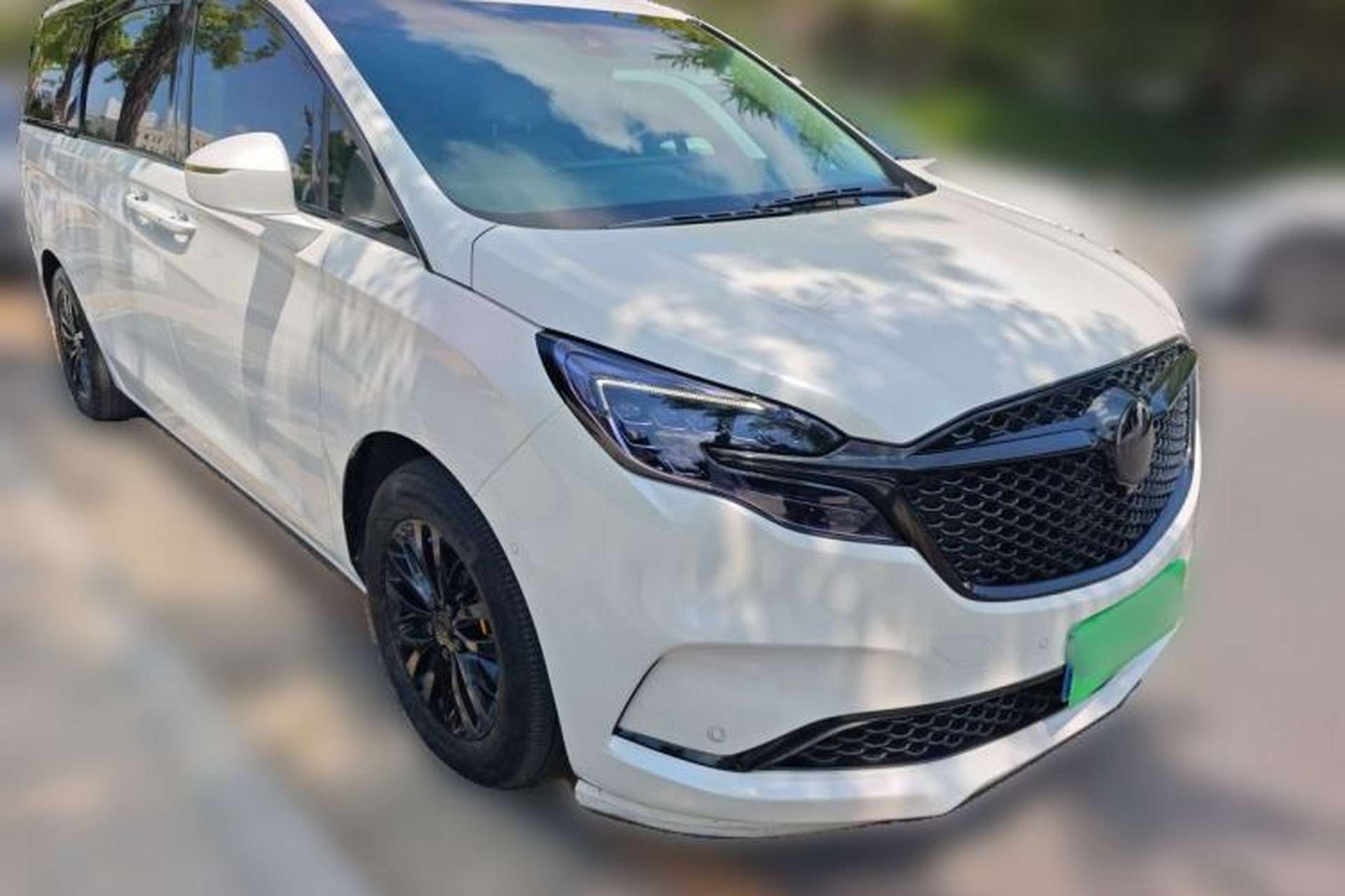 Used Buick GL8 2022 ES Landtrek 653T Luxury Edition Front Right 45 Deg