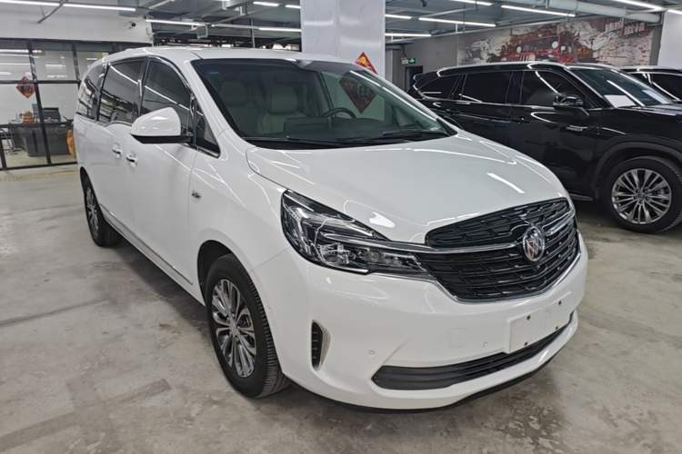 Used Buick GL8 2022 Land Executive Class 652T Prestige Model Front Right 45 Deg