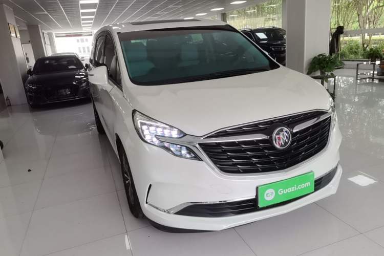 Used Buick GL8 2022 ES Landtrek 653T Comfort Edition Front Right 45 Deg