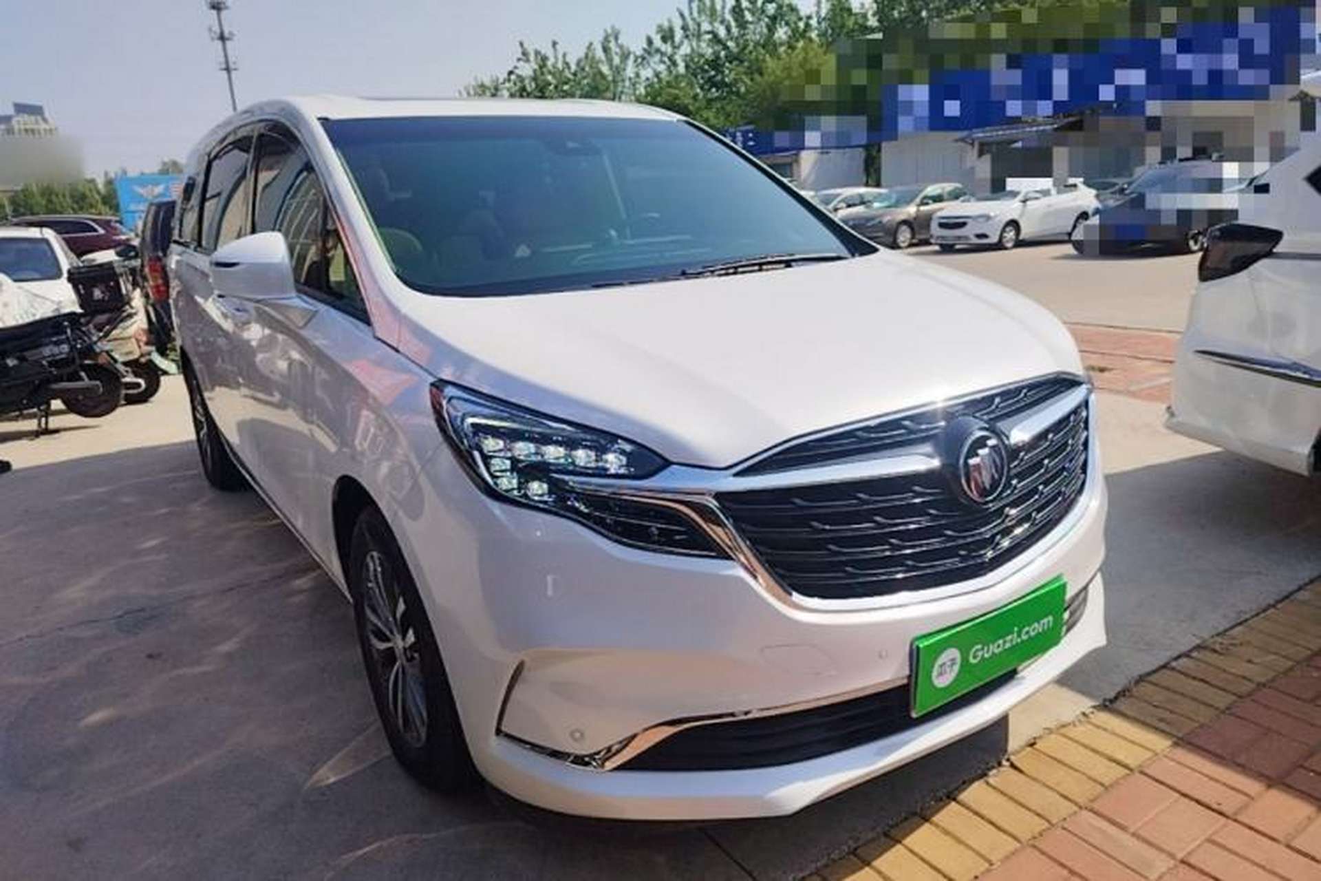 Used Buick GL8 2022 ES Landtrek 653T Luxury Edition Front Right 45 Deg