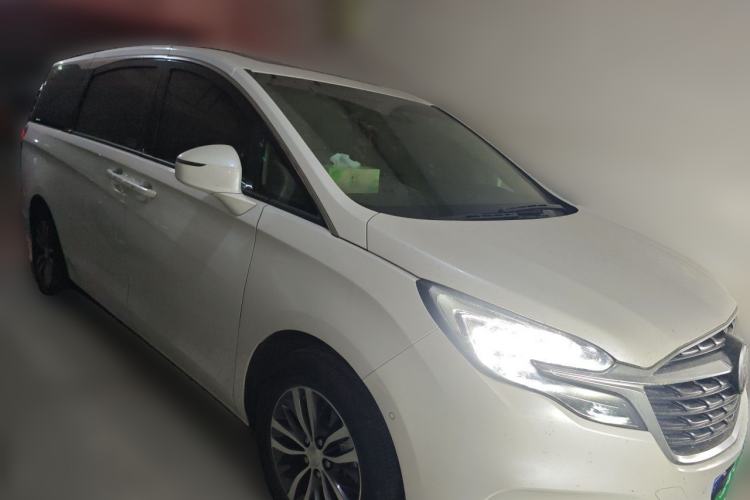 Used Buick GL8 2022 ES Landtrek 653T Luxury Edition Front Right 45 Deg