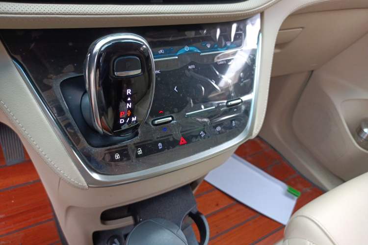Used Buick GL8 2022 ES Landtrek 653T Luxury Edition Gear Lever