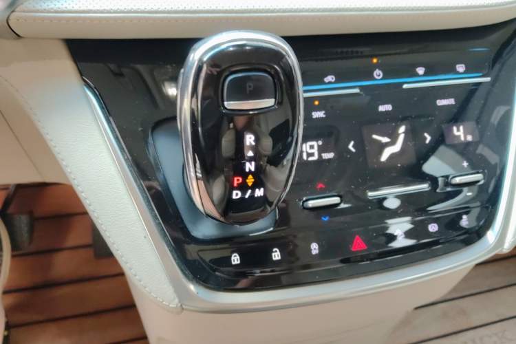 Used Buick GL8 2022 ES Landtrek 653T Luxury Edition Gear Lever