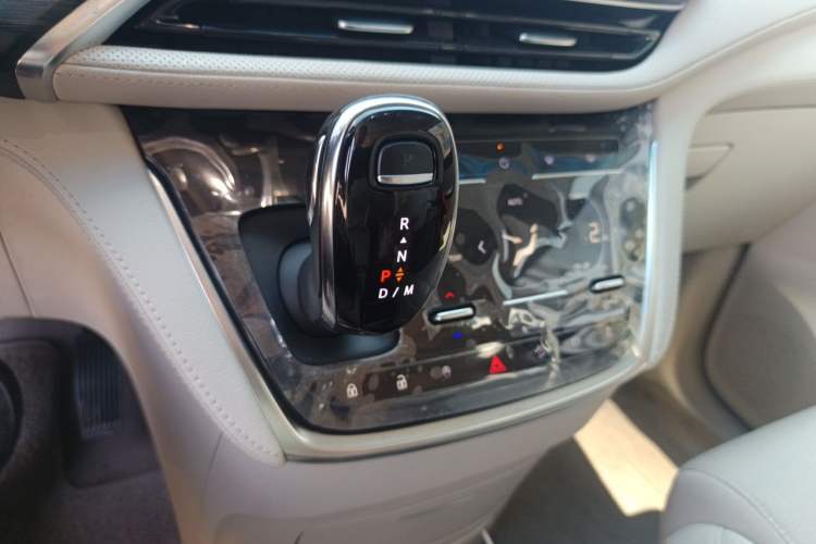 Used Buick GL8 2022 ES Landtrek 653T Comfort Edition Gear Lever