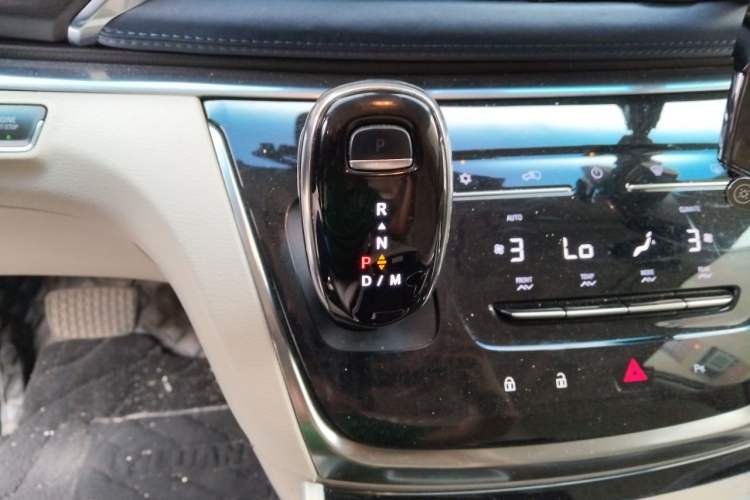 Used Buick GL8 2022 Land Cruiser Executive Class 652T Comfort Model Gear Lever