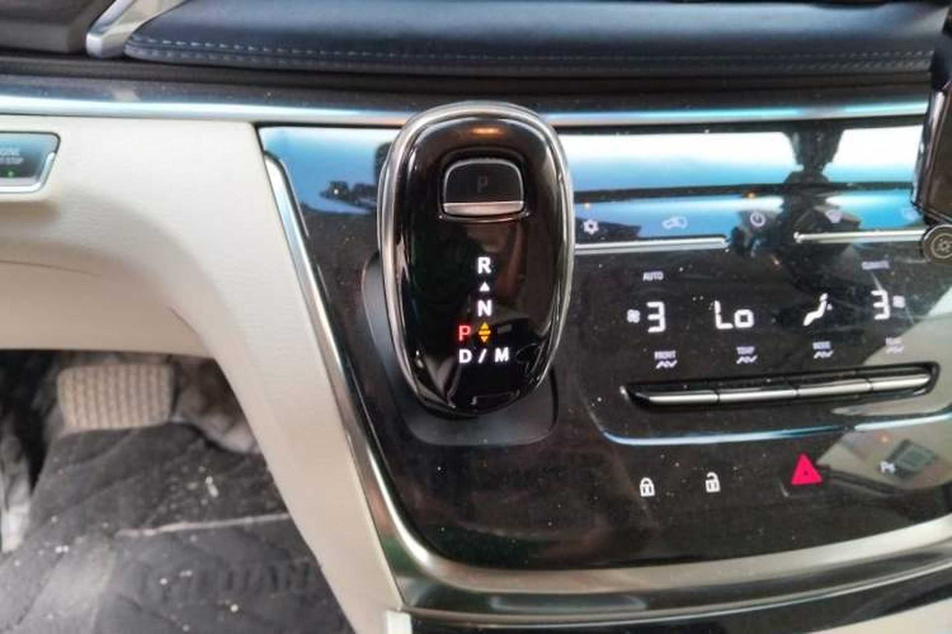 Used Buick GL8 2022 Land Cruiser Executive Class 652T Comfort Model Gear Lever