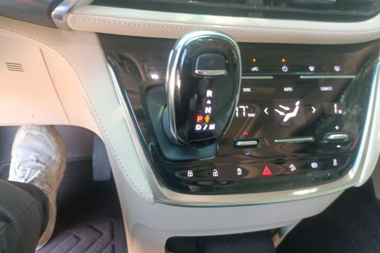 Used Buick GL8 2022 ES Landtrek 653T Luxury Edition Gear Lever