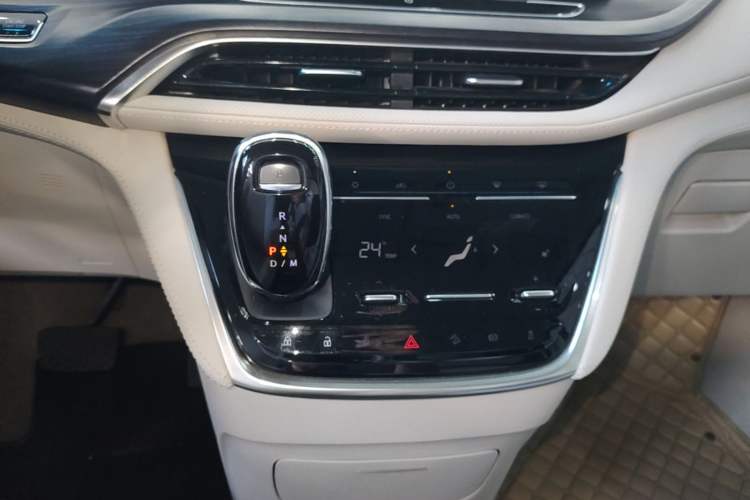 Used Buick GL8 2022 ES Landtrek 653T Comfort Edition Gear Lever