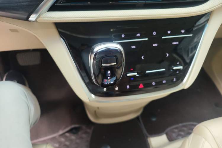 Used Buick GL8 2022 ES Landtrek 653T Luxury Edition Gear Lever