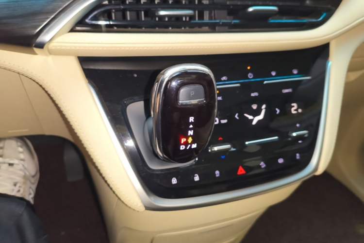 Used Buick GL8 2022 ES Landtrek 653T Luxury Edition Gear Lever