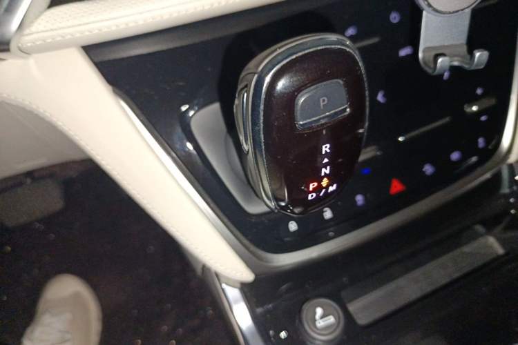 Used Buick GL8 2022 ES Landtrek 653T Comfort Edition Gear Lever