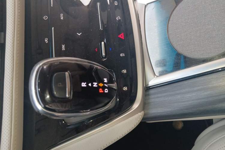Used Buick GL8 2022 ES Landtrek 653T Luxury Edition Gear Lever