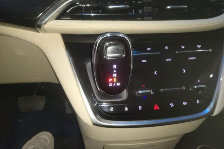 Used Buick GL8 2022 ES Landtrek 653T Luxury Edition Gear Lever