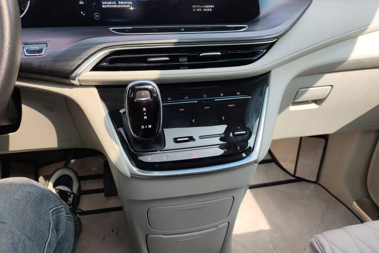 Used Buick GL8 2022 ES Landtrek 653T Comfort Edition Gear Lever