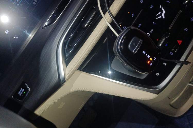 Used Buick GL8 2022 ES Landtrek 653T Luxury Edition Gear Lever