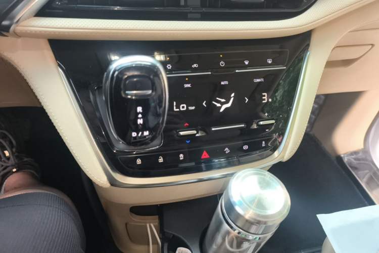 Used Buick GL8 2022 ES Landtrek 653T Luxury Edition Gear Lever