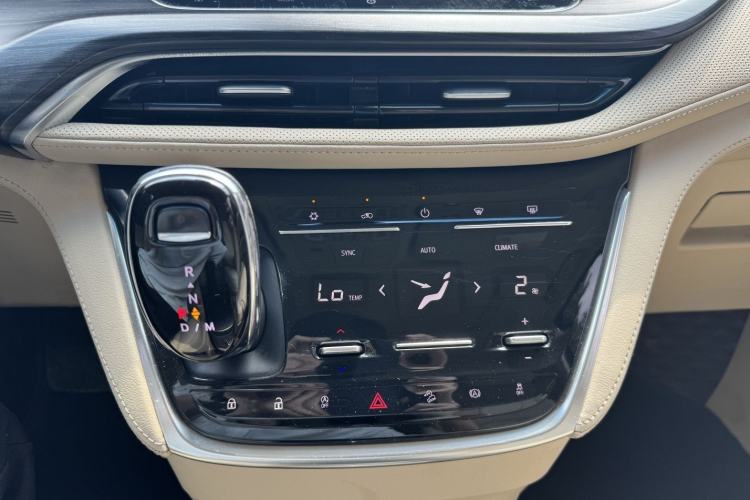 Used Buick GL8 2022 ES Landtrek 653T Luxury Edition Gear Lever