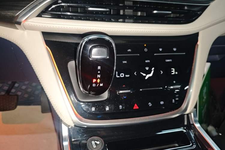 Used Buick GL8 2022 ES Landtrek 653T Comfort Edition Gear Lever