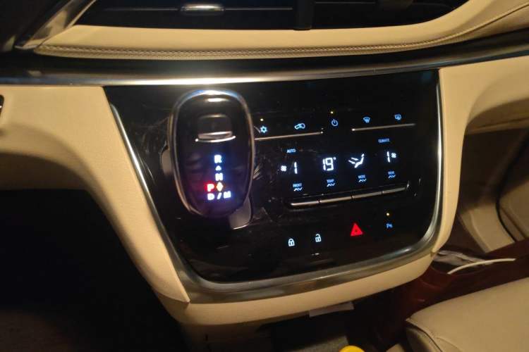 Used Buick GL8 2022 Land Business Class 652T Luxury Model Gear Lever