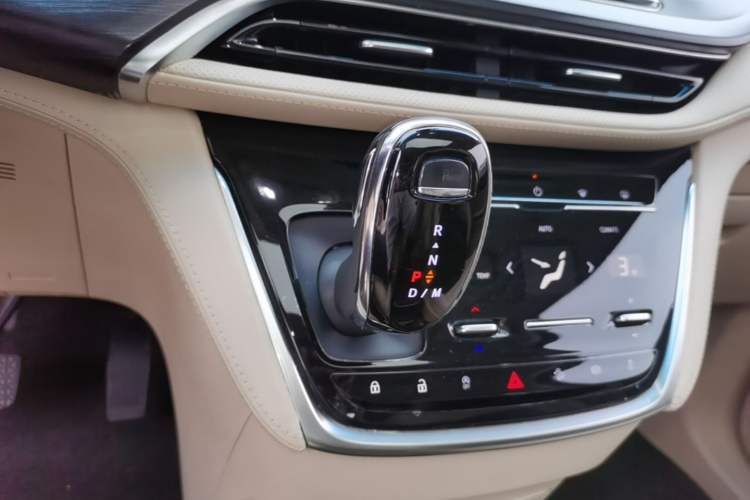 Used Buick GL8 2022 ES Landtrek 653T Luxury Edition Gear Lever