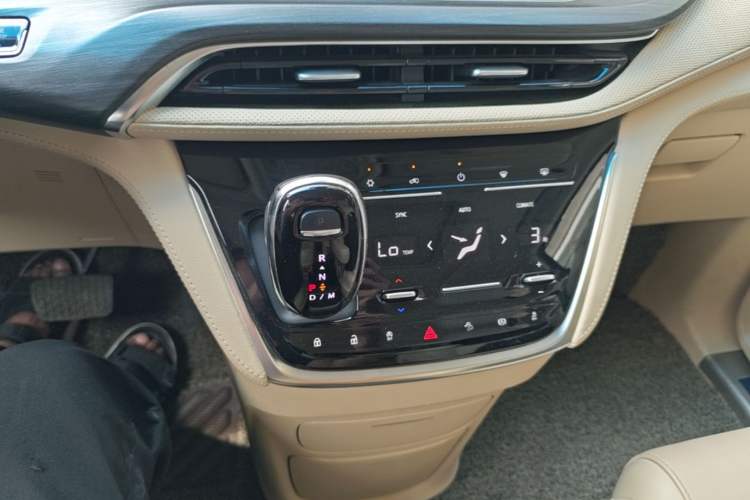 Used Buick GL8 2022 ES Landtrek 653T Luxury Edition Gear Lever