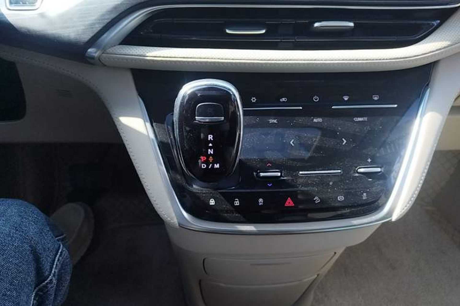 Used Buick GL8 2022 ES Landtrek 653T Luxury Edition Gear Lever