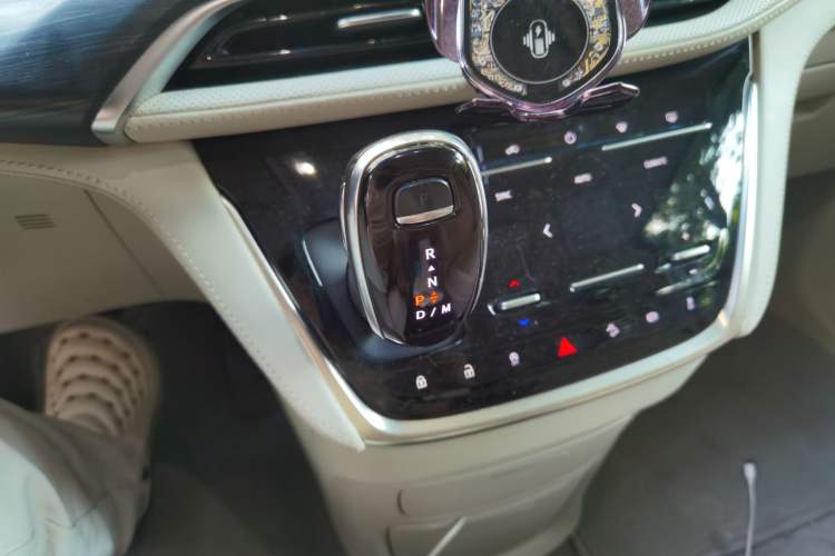 Used Buick GL8 2022 ES Landtrek 653T Comfort Edition Gear Lever