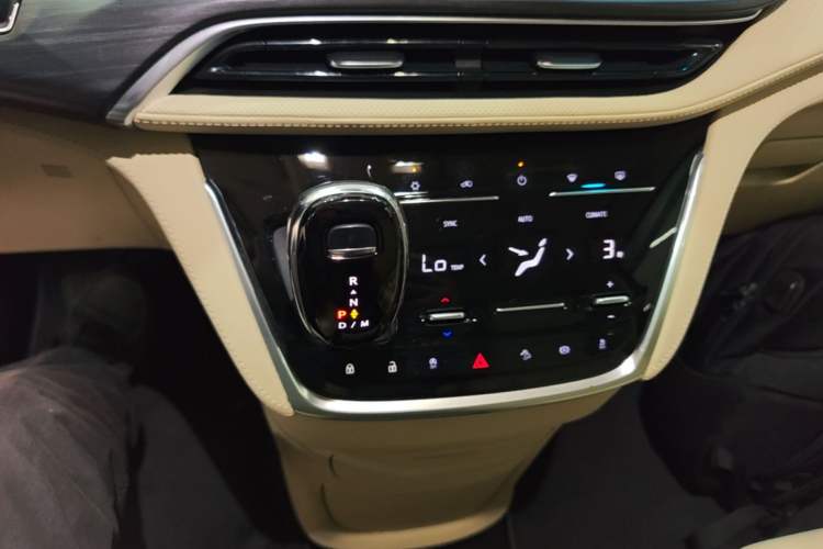 Used Buick GL8 2022 ES Landtrek 653T Luxury Edition Gear Lever