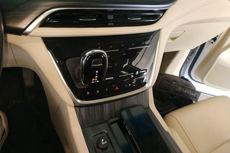 Used Buick GL8 2022 ES Landtrek 653T Luxury Edition Gear Lever