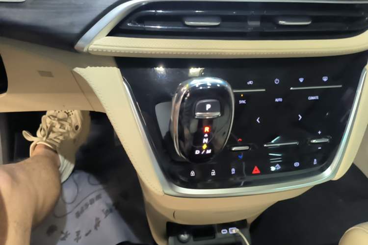 Used Buick GL8 2022 ES Landtrek 653T Luxury Edition Gear Lever