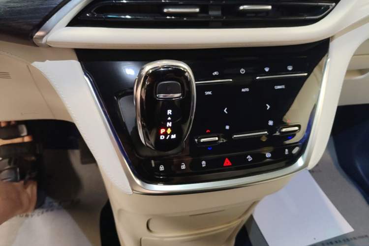 Used Buick GL8 2022 Avenir Avia Four-Seat Prestige Edition Gear Lever