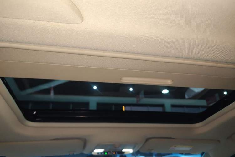 Used Buick GL8 2022 ES Land Cruiser 653T Luxury Model Headliner