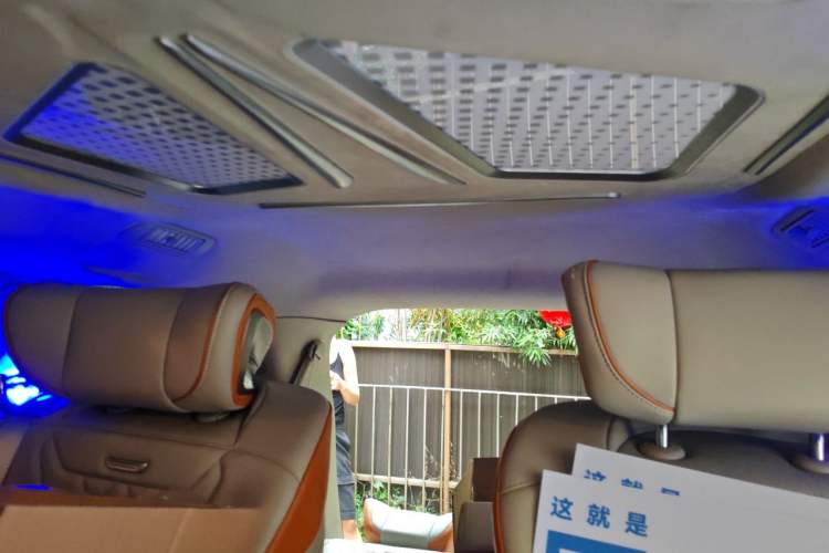 Used Buick GL8 2022 Land Cruiser Executive Class 652T Comfort Model Headliner