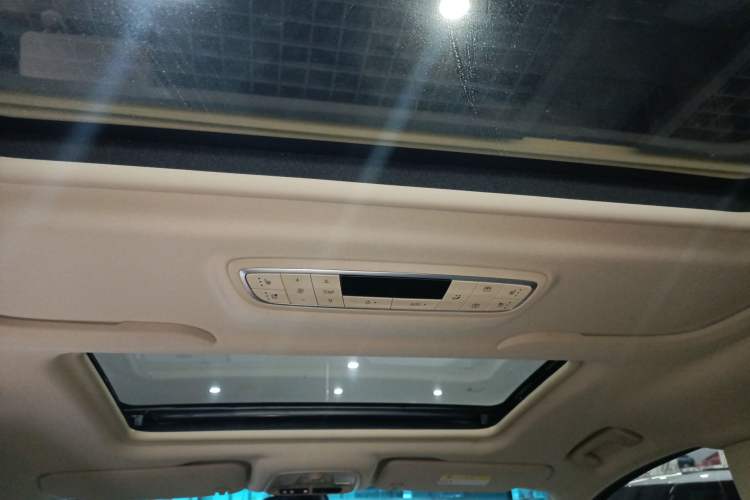 Used Buick GL8 2022 ES Land Cruiser 653T Luxury Model Headliner