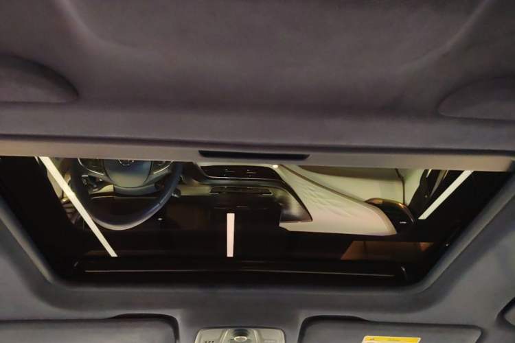 Used Buick GL8 2022 Avenir Avia Four-Seat Prestige Edition Headliner