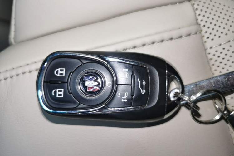 Used Buick GL8 2022 ES Landtrek 653T Flagship Model Interior 1