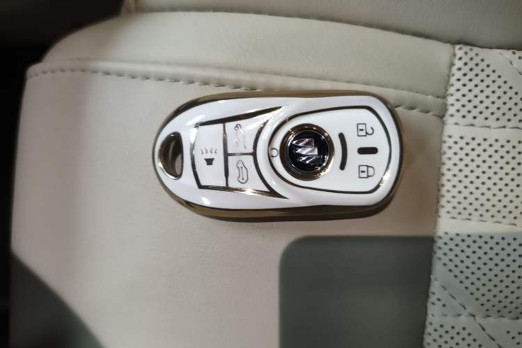 Used Buick GL8 2022 ES Land Cruiser 653T Luxury Model Interior 1