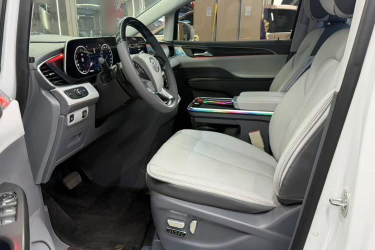 Used Buick GL8 2022 ES Landtrek 653T Comfort Edition Interior 1