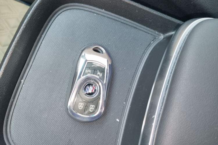 Used Buick GL8 2022 ES Land Cruiser 653T Luxury Model Interior 1