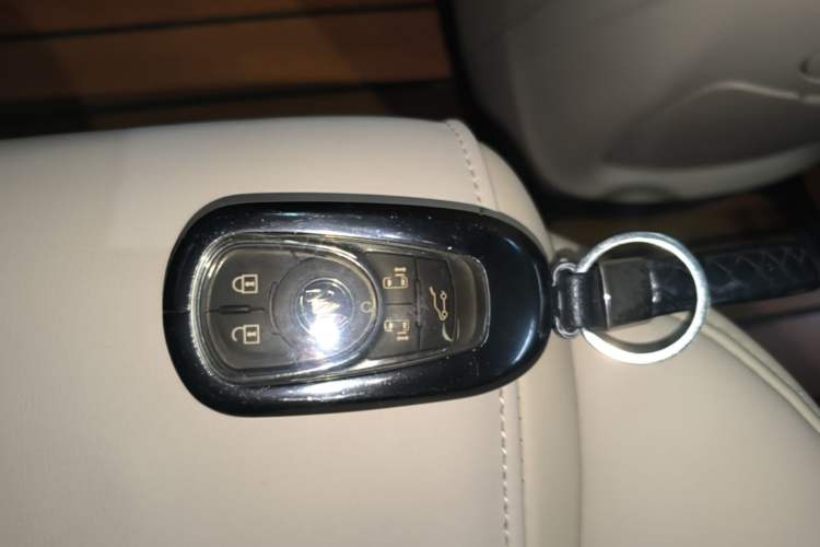 Used Buick GL8 2022 ES Land Cruiser 653T Luxury Model Interior 1