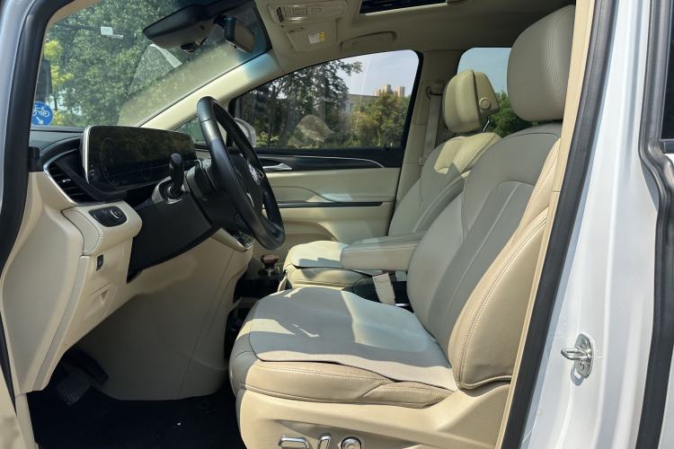 Used Buick GL8 2022 ES Landtrek 653T Luxury Edition Interior 1