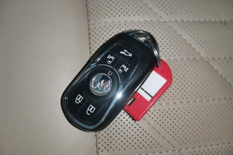 Used Buick GL8 2022 ES Landtrek 653T Flagship Model Interior 1