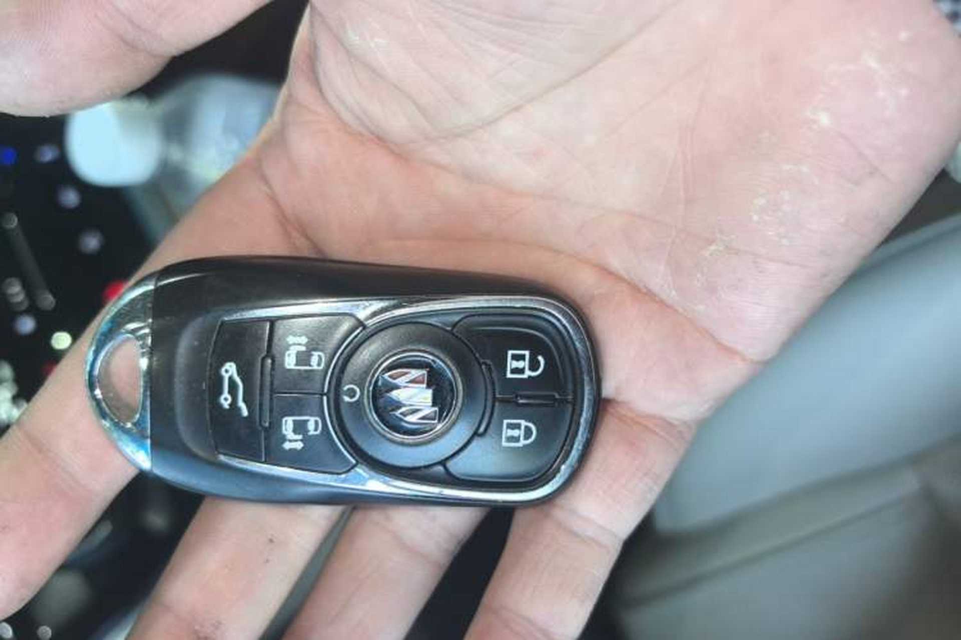 Used Buick GL8 2022 ES Land Cruiser 653T Luxury Model Interior 1