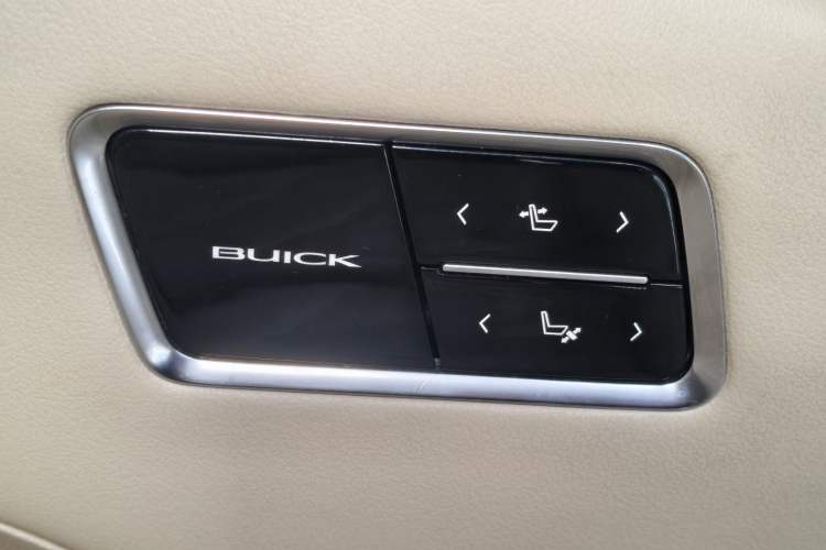 Used Buick GL8 2022 ES Land Cruiser 653T Luxury Model Interior 10
