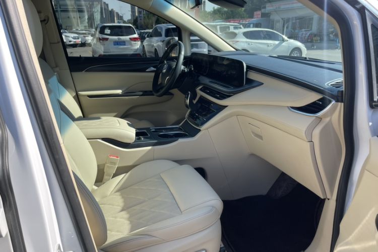 Used Buick GL8 2022 ES Landtrek 653T Flagship Model Interior 10